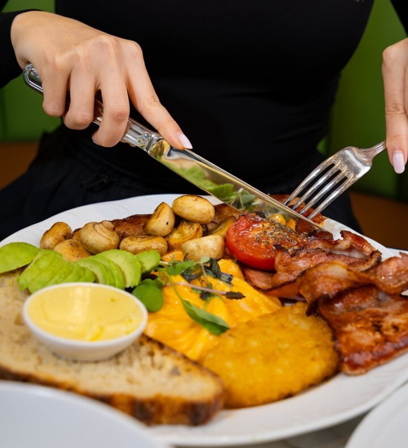 Tropicana big breakfast with bacon, eggs, hash brown, mushrooms, tomato and sourdough