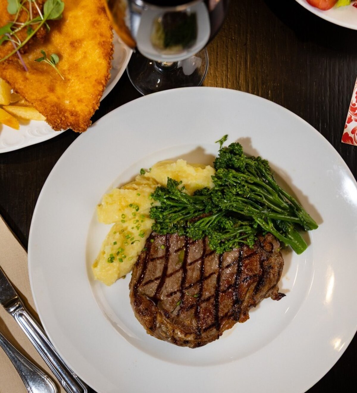 Sirloin steak with mash and broccolini